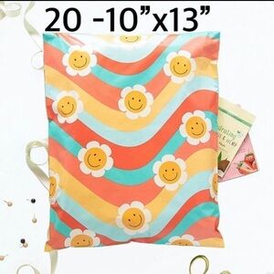 4/$20 -20🌼Wavy Daisy Poly Mailers 10”x13”